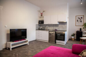 Brand Aparts – Apartmány Vsetín | Apartmán 1 – kuchyňský kout (1. foto)