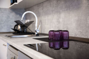 Brand Aparts – Apartmány Vsetín | Apartmán 1 – kuchyňský kout (2. foto)