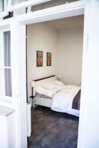 Brand Aparts – Apartmány Vsetín | Apartmán 1 – ložnice (5. foto)