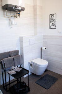 Brand Aparts – Apartmány Vsetín | Apartmán 2 – koupelna (4. foto)