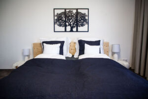 Brand Aparts – Apartmány Vsetín | Apartmán 2 – ložnice, detail (3. foto)