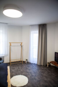 Brand Aparts – Apartmány Vsetín | Apartmán 2 – ložnice (3. foto)